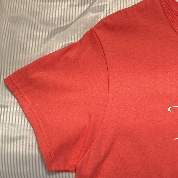 ❤️ 2/$25* ❤️ NWOT - Ladies Short Sleeve Coral Tee - Sz L - Picture 5 of 9